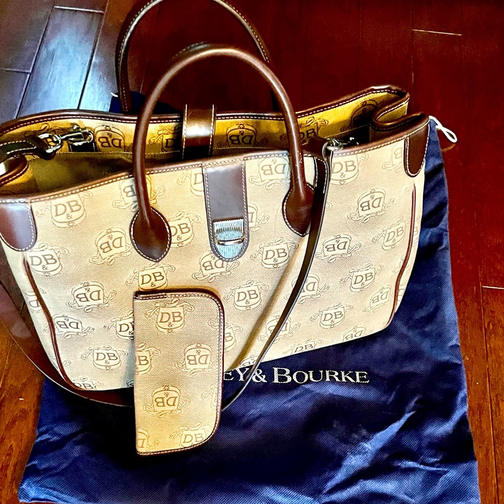 Dooney &  Bourke purse